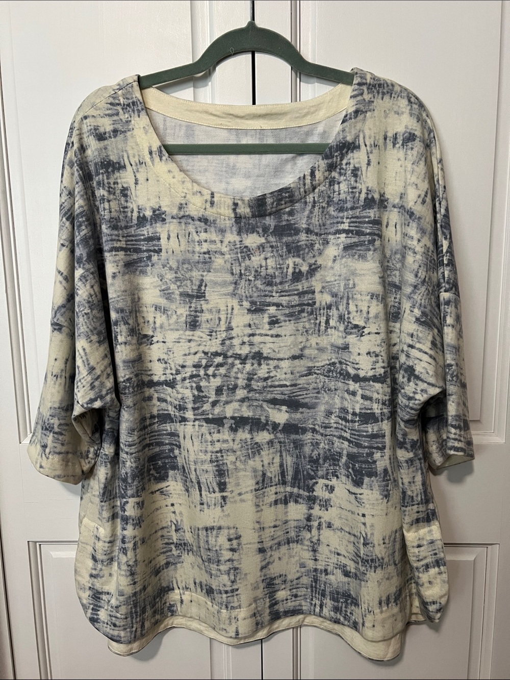 Oska Fashion abstract print top, oversized, 3/4 sleeves, curved hem, wos. 1x-2x